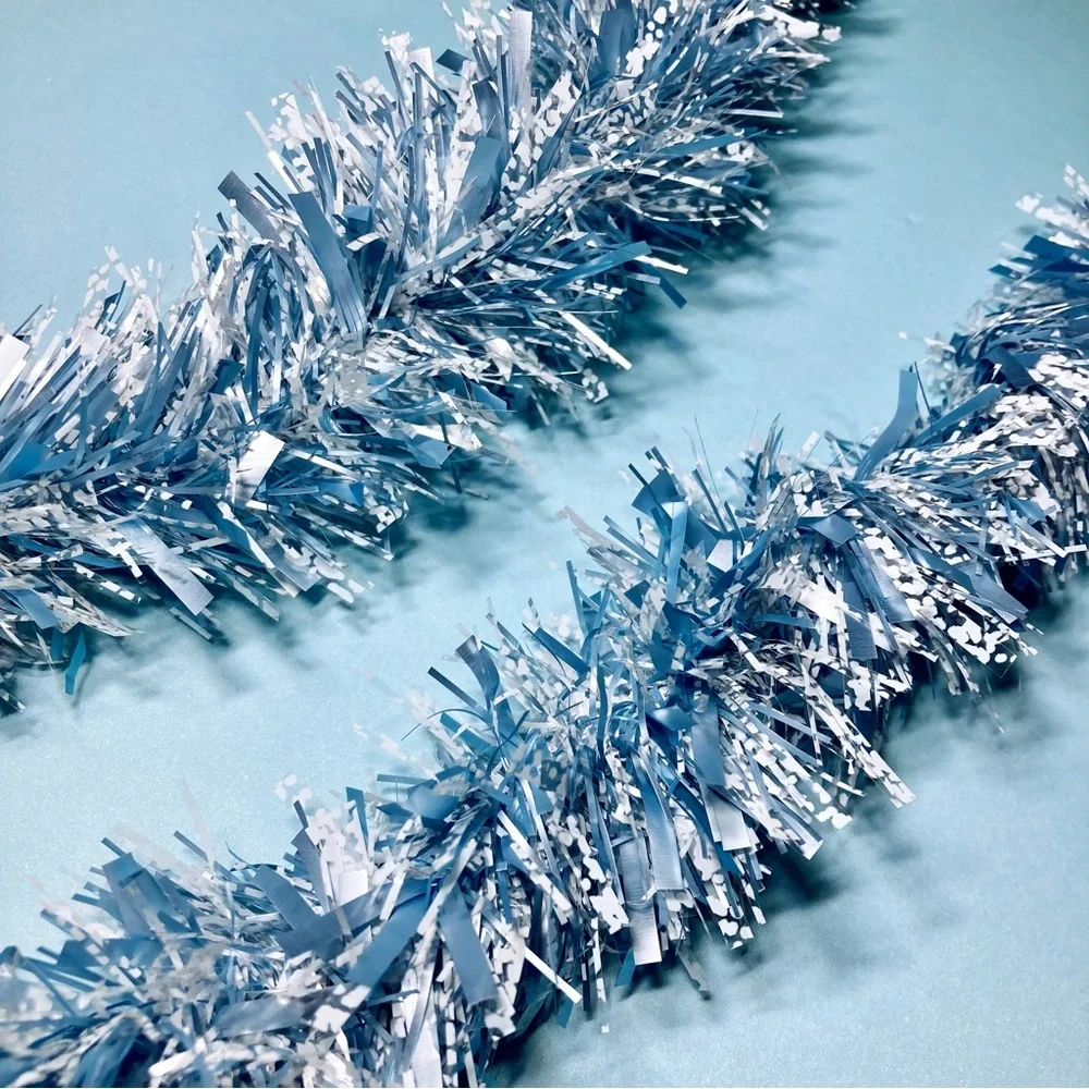 .• Tinsel Tree Garland in Pearly Light Blue & White Shimmer